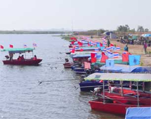 boat tour on the red lotus lake